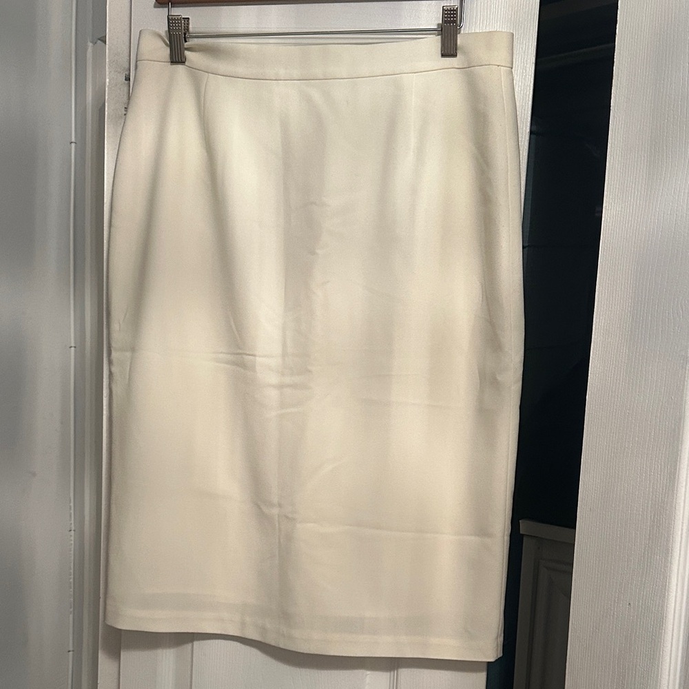 Elegant Cream Women's Skirt